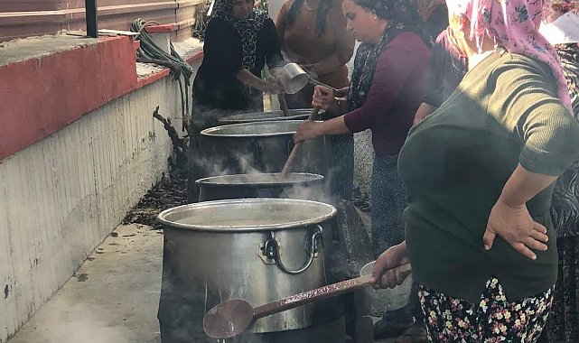 Bereketli Mahallesi'nde aşure ve keşkek hayrı