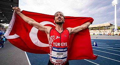 Berke Akçam'dan altın madalya