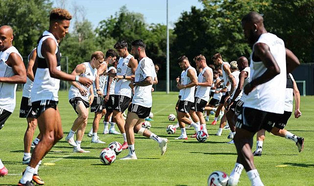 Beşiktaş sabah sahada, akşam salonda çalıştı