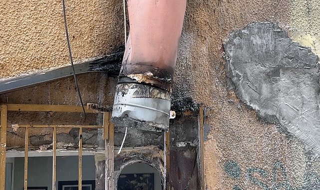 Beyoğlu'nda yangın paniği: Alevlerin yükseldiği anlar kamerada