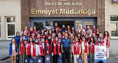 Bilecik'e gelen gönülle gençler İl Emniyet Müdürü Yılmaz'ı ziyaret etti