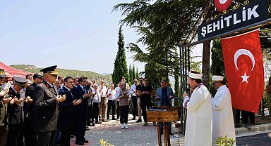 Bilecik'te 15 Temmuz Demokrasi ve Millî Birlik Günü dolayısıyla şehitlik ziyaret edildi