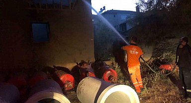 Bilecik'te metruk evde çıkan yangın korkuttu