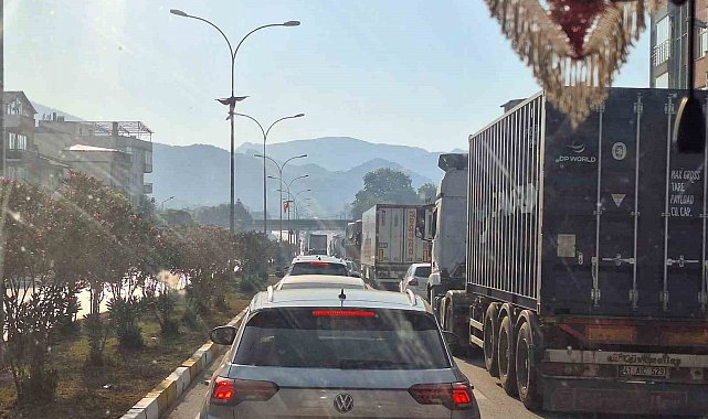 Bilecik'te yangın nedeniyle çevreyolu yeniden trafiğe kapatıldı