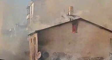 Bingöl'de korkutan çatı yangını