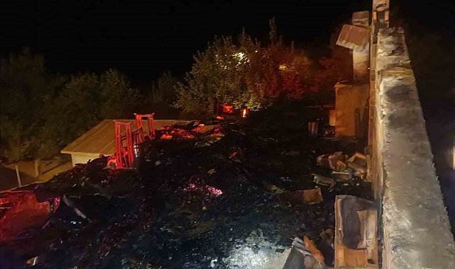 Bingöl'deki çatı yangını korkuttu