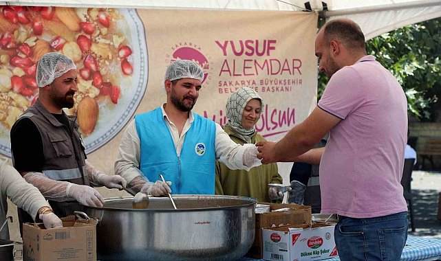 Binlerce kişiye aşure bereketini ulaştırdılar