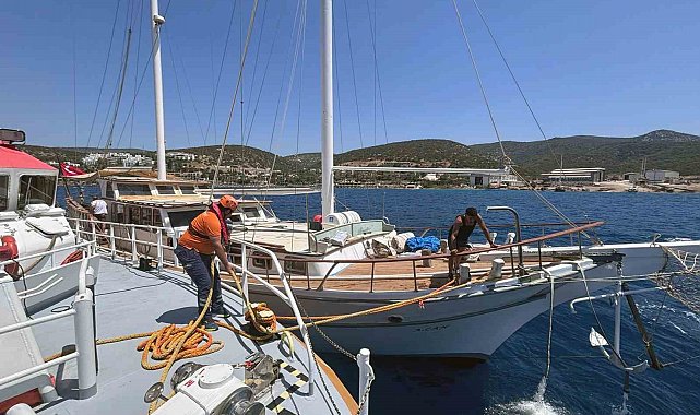 Bodrum'da içinde 6 kişi bulunan ve su alan tekne kurtarıldı