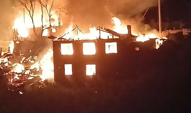 Bolu'da feci yangın: 2 ev ile 10 samanlık alevlere teslim oldu