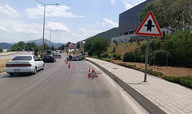 Bordür taşına çarpıp takla attı: 1 yaralı