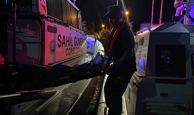 Bozcaada'da trafik kazasında yaralanan vatandaşın tıbbi tahliyesi Sahil Güvenlik ekiplerince gerçekleştirildi