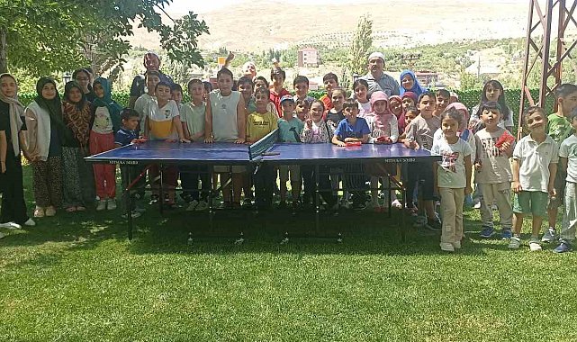 Bu camide çocuklar güle oynaya Kur'an öğreniyor