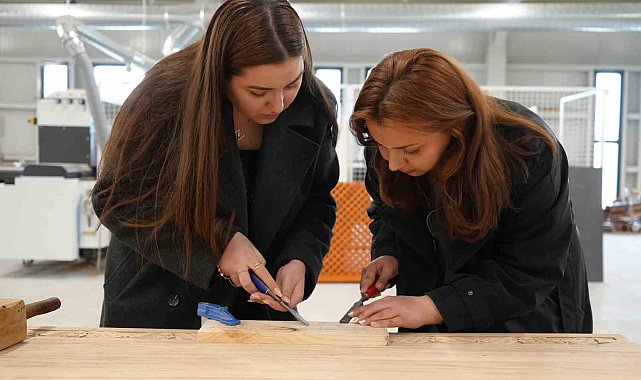 Bu merkezde mobilya sektörünün ara eleman ihtiyacı karşılanıyor