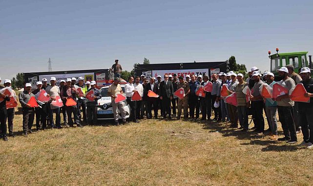 Bulanık'ta traktörlere reflektör takma programı