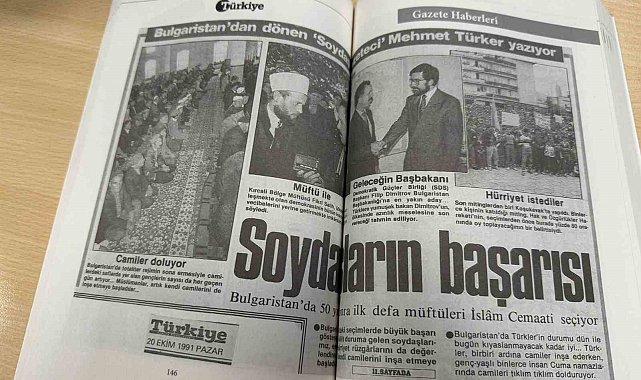 Bulgaristan Türk Edebiyatı'nın yaşayan en önemli temsilcilerinden Mehmet Türker'e 'Özgürlüğün Peşinde Bir Ömür' kitabı armağan edildi