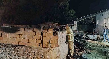 Burdur'da ağılda çıkan yangında 10 küçükbaş hayvan telef oldu