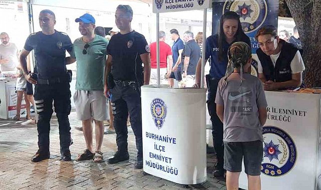 Burhaniye Polisi Kitap Fuarını fırsata çevirdi
