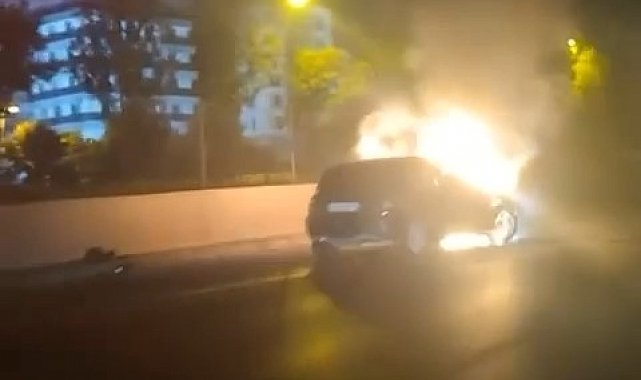 Bursa'da bir otomobil alev alev yandı