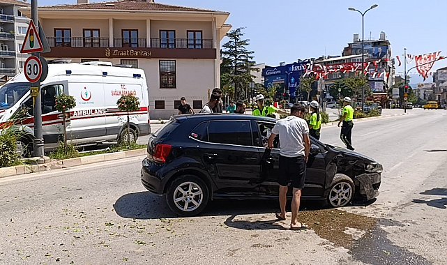 Bursa'da iki araç kafa kafaya çarpıştı: 4 yaralı