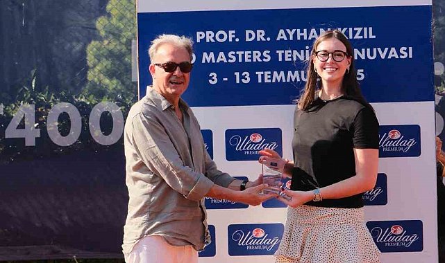 Bursa'da raketler Prof. Dr. Ayhan Kızıl için sallandı, şampiyonlar kupalarını aldı