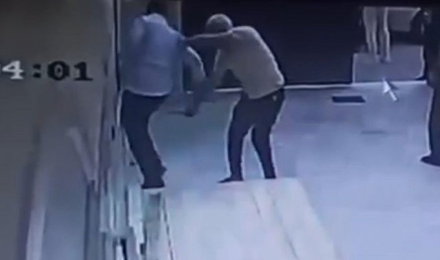 Cami müezzini bıçaklandı: O anlar kamerada