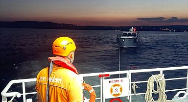 Çanakkale Boğazı'nda sürüklenen teknedeki 6 kişi kurtarıldı
