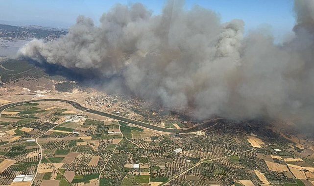 Çanakkale Valisi Toraman, Ayvacık'taki orman yangınını havadan kontrol etti