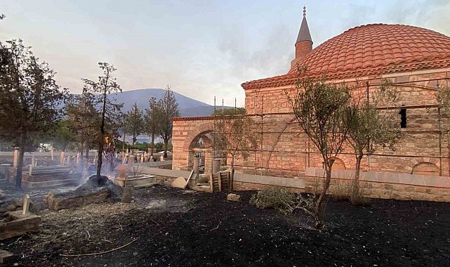 Çanakkale'deki orman yangınında tarihi mezarlar zarar gördü