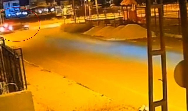 Çarpışmanın etkisiyle araç metrelerce sürüklendi