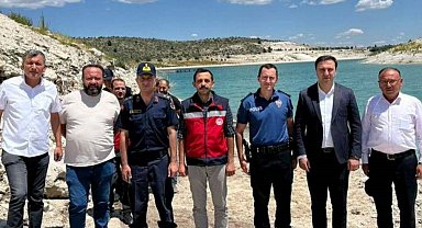 Çavdarhisar Barajı'na 38 bin yavru sazan bırakıldı