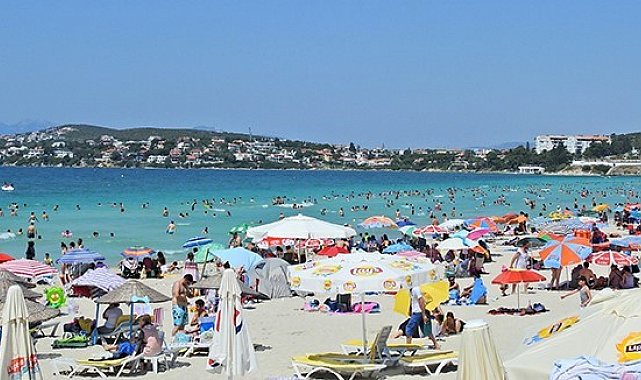 Çeşme'de 14 plaj ve 2 marinada Mavi Bayrak dalgalanacak