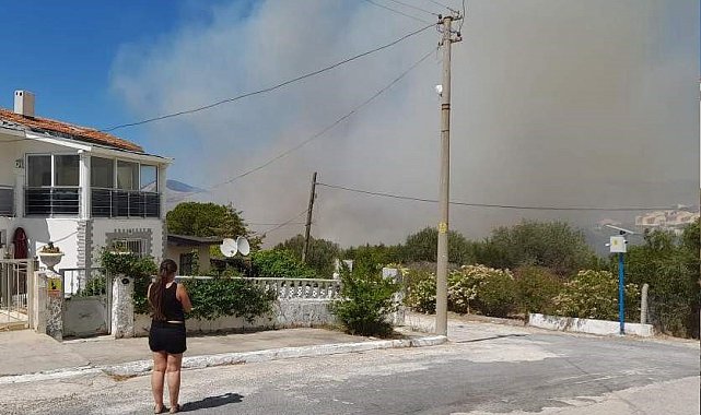 Çeşme'de yangın büyüdü, 5 uçak ve 18 helikopterle müdahele sürüyor