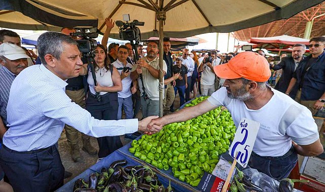 CHP Genel Başkanı Özel, Ankara'da semt pazarı ziyaret etti