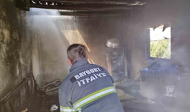 Çiğdemlik köyündeki tandır evinde çıkan yangın söndürüldü
