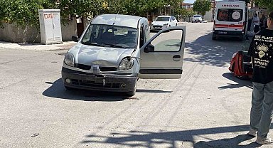 Çorum'da hafif ticari araç ile otomobil çarpıştı