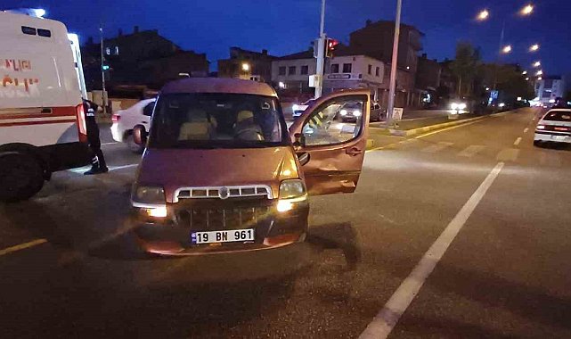 Çorum'da hafif ticari araçla çarpışan motosikletin sürücüsü yaralandı