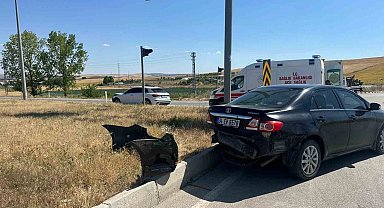 Çorum'da iki otomobil çarpıştı: 4 yaralı