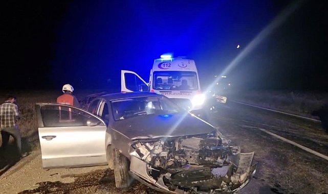 Çorum'da iki otomobil kafa kafaya çarpıştı: 4 yaralı