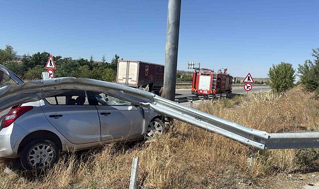 Çorum'da otomobil bariyerlere girdi: 1 yaralı