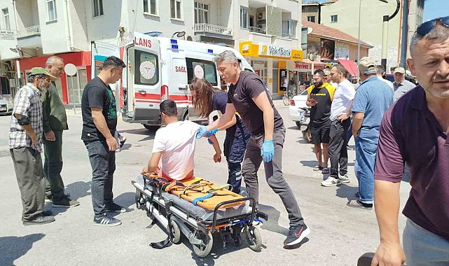 Çorum'da otomobil ile motosiklet çarpıştı: 1 yaralı