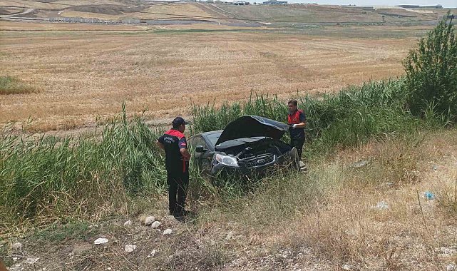 Çorum'da otomobil şarampole uçtu:2 yaralı
