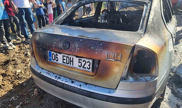 Çorum'da park halindeki araç alev alev yandı