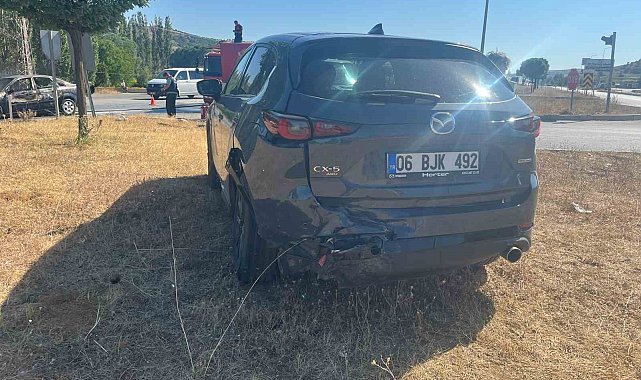 Çorumda iki otomobil çarpıştı: 4 yaralı