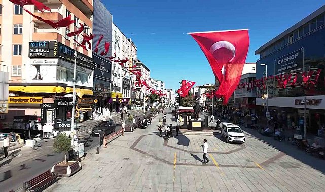 Cumhurbaşkanı Erdoğan'ın bayrak asma çağrısına Sultanbeyli'den güçlü destek