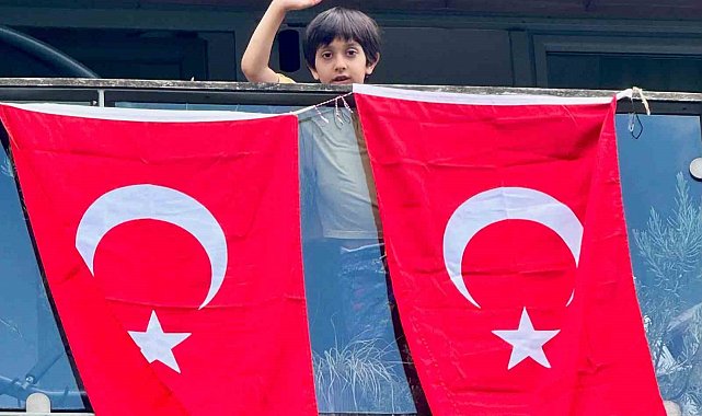 Cumhurbaşkanı Erdoğan'ın bayrak çağrısına İstanbul'dan yanıt