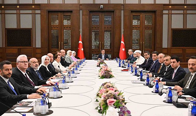 Cumhurbaşkanı Yardımcısı Yılmaz: "Doğurganlık oranlarındaki düşüş ve toplumsal değerleri aşındıran eğilimler gibi sağlıklı nesillerin geleceğini tehdit eden gelişmelere karşı kararlılıkla mücadelemizi sürdüreceğiz"