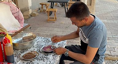 Dağdan kar getirip tatlandırdı, tabağını 50 TL'den satmaya başladı