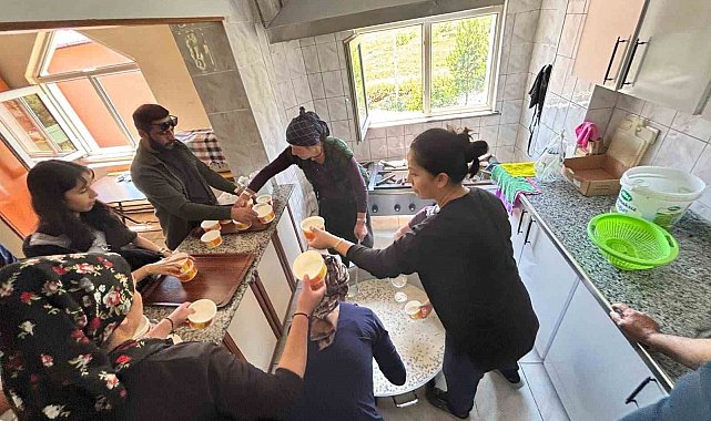 Damal'da cemevinde lokma ve aşure ikramı yapıldı