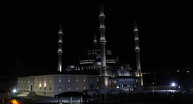 Darbe girişiminde birlik ve beraberliğin sembolü olan selayı Diyanet İşleri Başkanı Erbaş okudu
