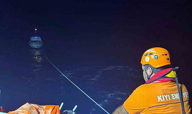 Datça açıklarında sürüklenen tekne kurtarıldı